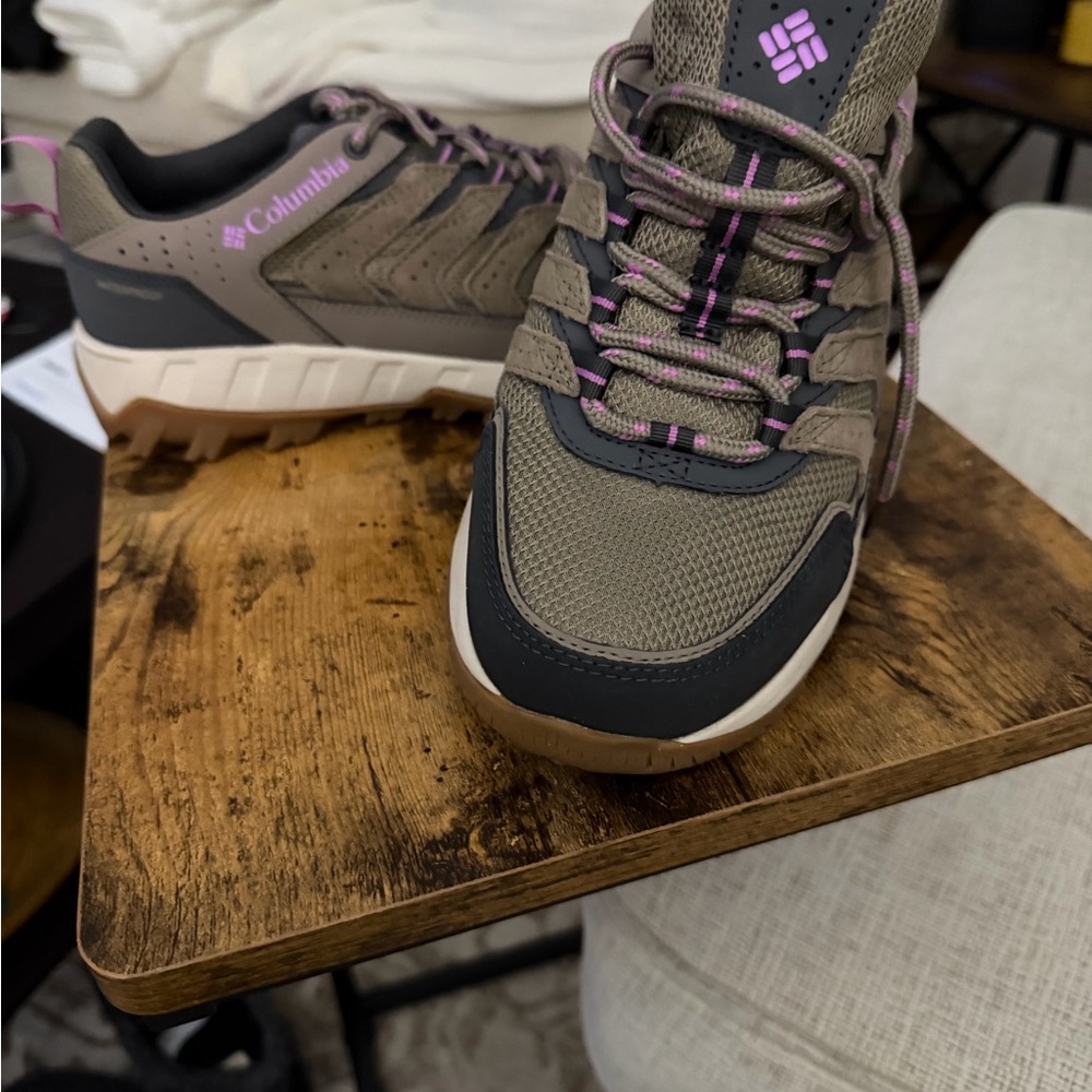 Columbia Women's Brown and Pink Athletic Shoes